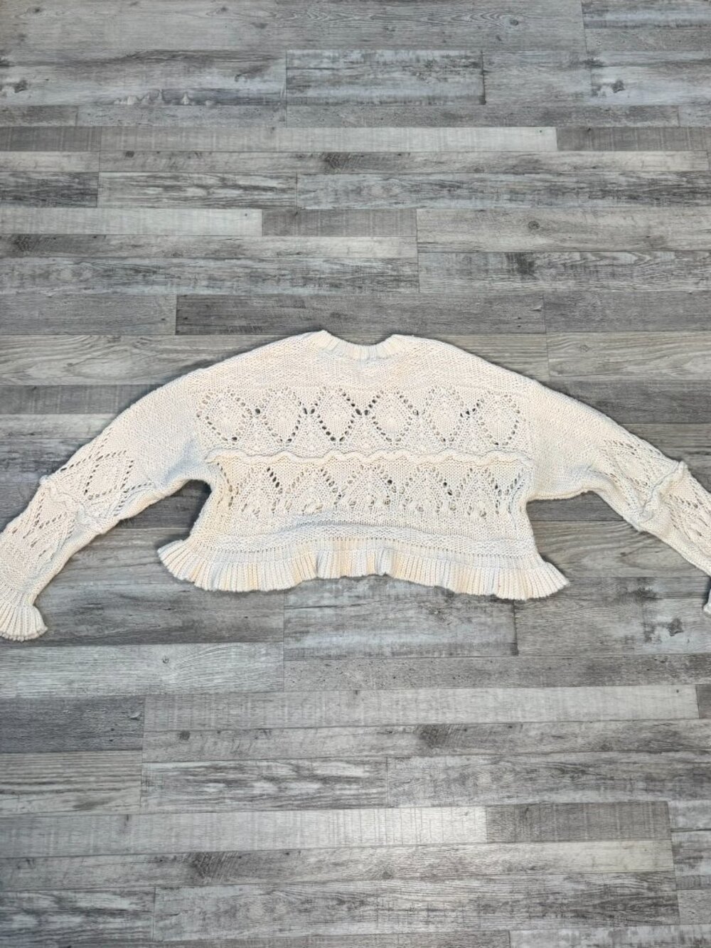 Ivory crochet cropped oversized sweater ruffle sleeve size large - Picture 6 of 7